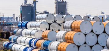 Preço do barril de petróleo dos EUA cai abaixo de U$55 pela primeira vez desde 2021