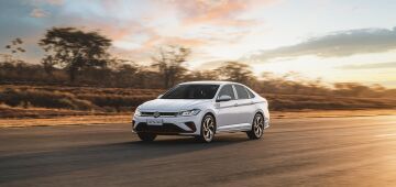 Volkswagen Jetta GLI 2026 mantém fórmula esportiva e levanta a pergunta: vale R$ 269.990?