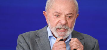 Opinar sobre busca e apreensão da PF na Câmara 'só cabe' a Dino, diz Lula