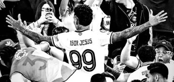 Igor Jesus e Cuiabano, ex-Botafogo, alfinetam Flamengo e postam fotos da vitória contra PSG