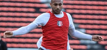 Santa Cruz aposta em retrospecto de acessos e apresenta oficialmente o centroavante Quirino 