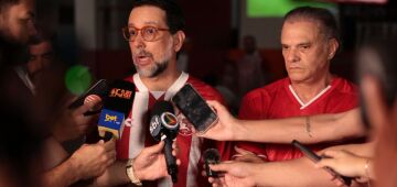 Becker nega pressa por busca de executivo e reforça autonomia de Hélio no futebol