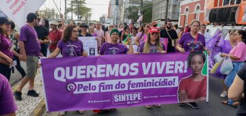 Marcha no Recife pede o fim do feminicídio e violência contra a mulher
