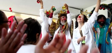 Doutores da Alegria levam espetáculo de Auto de Natal para alegrar o Imip