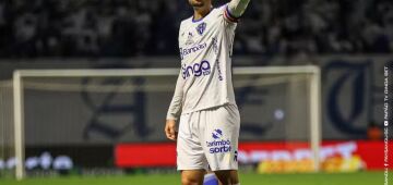 Náutico anuncia contratação do volante Leandro Vilela 