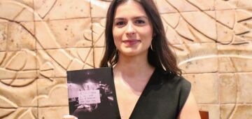  Lara Ferry lança "A privacidade é um luxo que o escritor não pode ter", seu livro de estreia