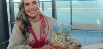 Lançamento do livro autoral de Isabella de Roldão reúne amigos, família e políticos no Recife