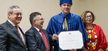 Camilo Santana recebe título de Doutor Honoris Causa da Unicap nesta sexta (19)