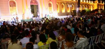 Culto de Natal reuniu fiéis para louvar o nascimento de Cristo na noite desta quinta-feira (25)