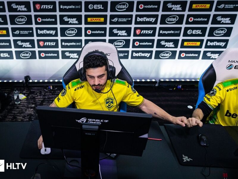 LUCAS1 E COLDZERA FARPANDO ALGUNS JOGADORES BRASILEIROS 