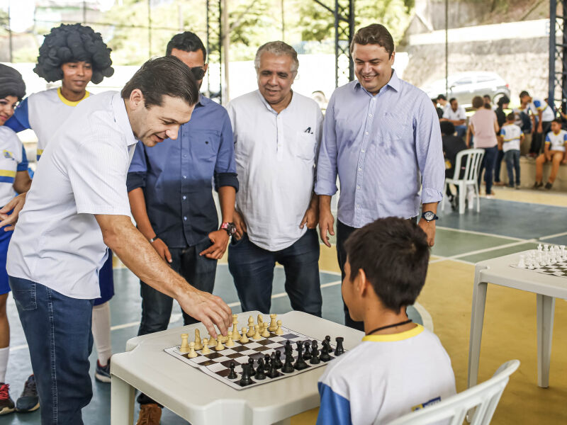 Prefeito Geraldo Julio lança programa Xadrez nas Escolas do Recife