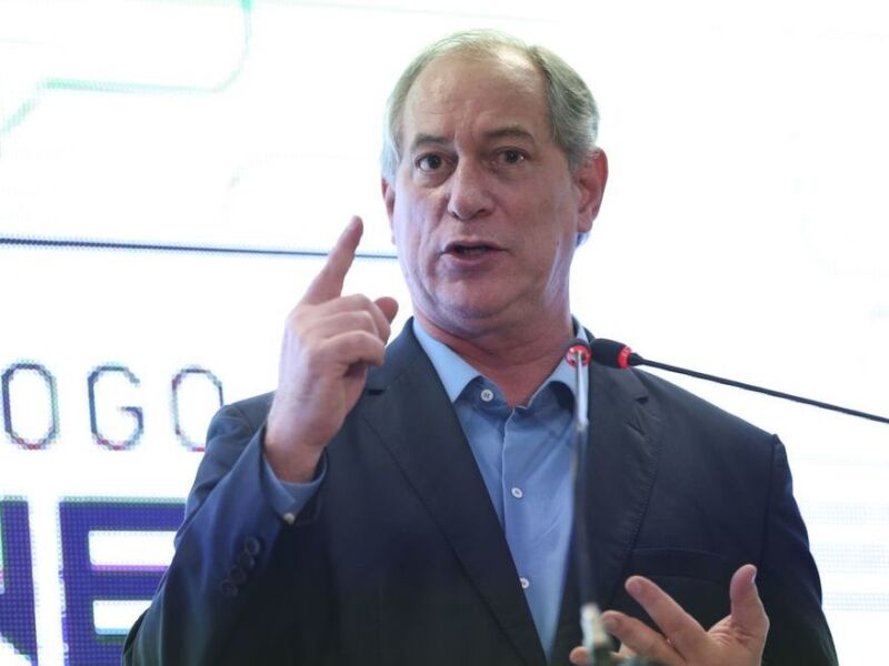 Em apoio a Jo o Campos Ciro Gomes desembarca no Recife neste