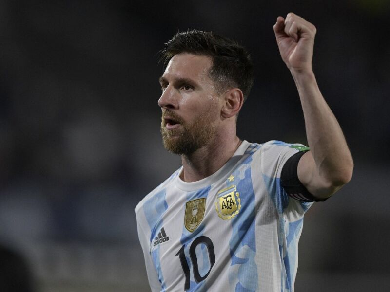 Messi marca 5 vezes em goleada da Argentina e iguala marca de 80 anos