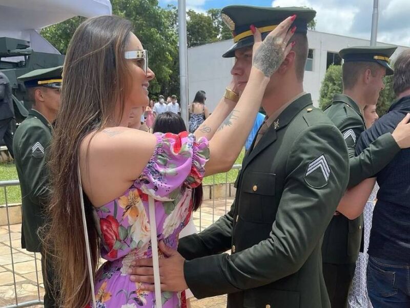 Atleta trans vai à cerimônia de formatura de namorado militar e recebe ameaças virtuais - Folha de Pernambuco