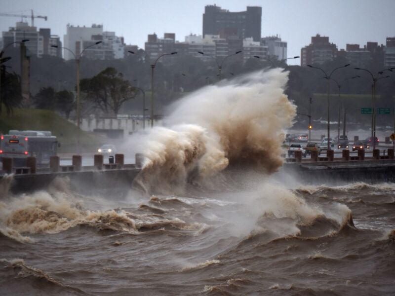 Uruguai Emite Alerta Meteorol Gico Devido Aos Fortes Ventos Do Ciclone