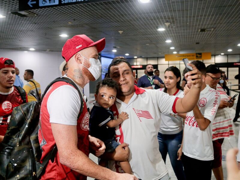 Após polêmica com técnico, Náutico multa Souza e volante será