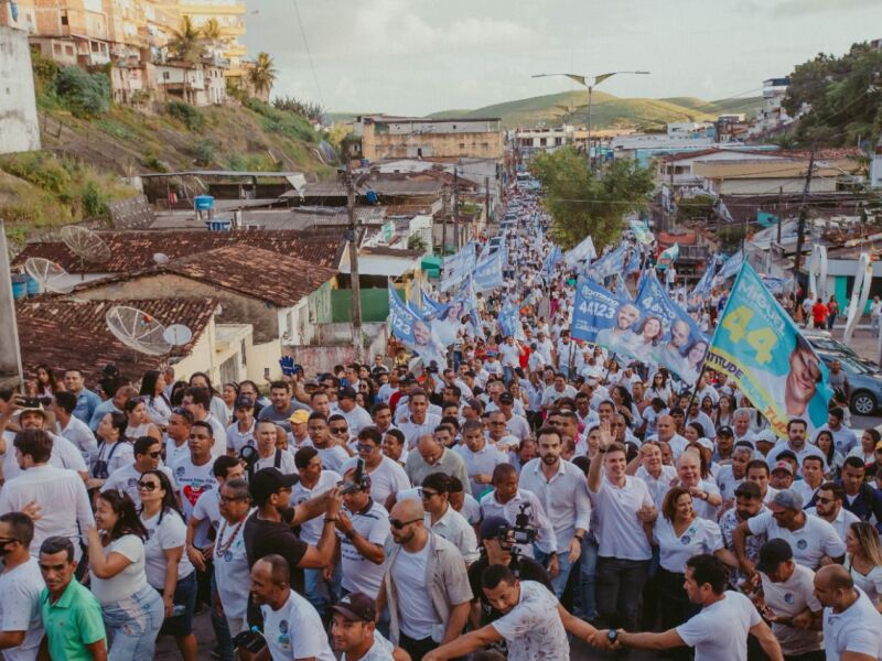 Miguel Coelho e Romero Sales Filho fazem ato de rua em Ipojuca Blog da Folha Folha PE