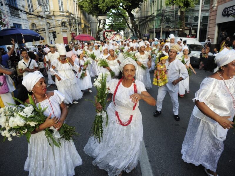 Caminhada dos Terreiros de Pernambuco chega à 16ª edição em defesa da democracia e do Estado laico - Folha de Pernambuco