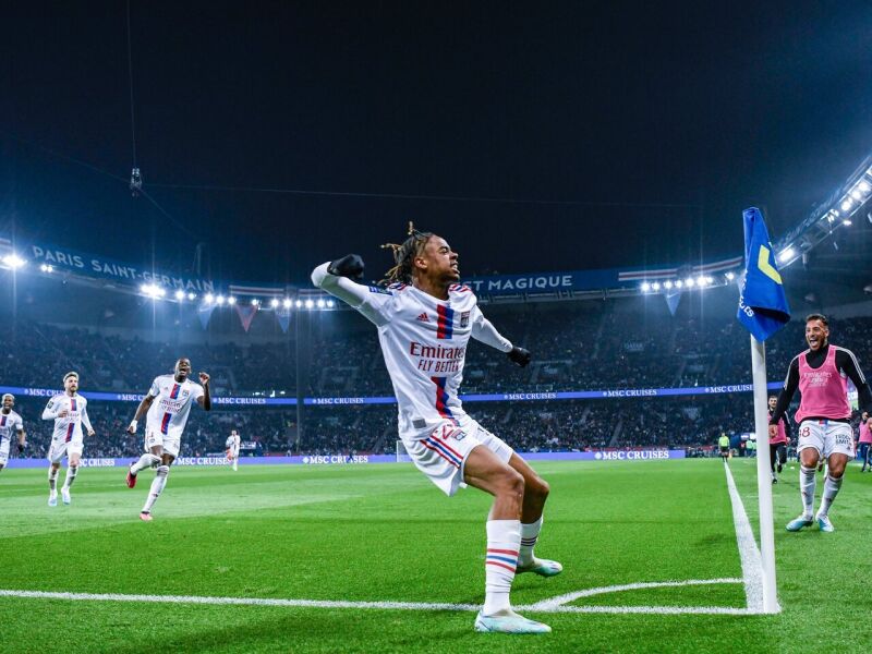 Psg Perde Em Casa Para O Lyon No Franc S Messi Vaiado Folha Pe