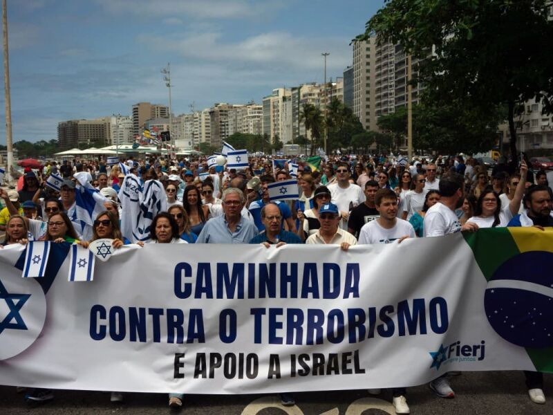 FIERJ realiza caminhada em Copacabana em apoio a Israel contra o terrorismo  - Super Rádio Tupi