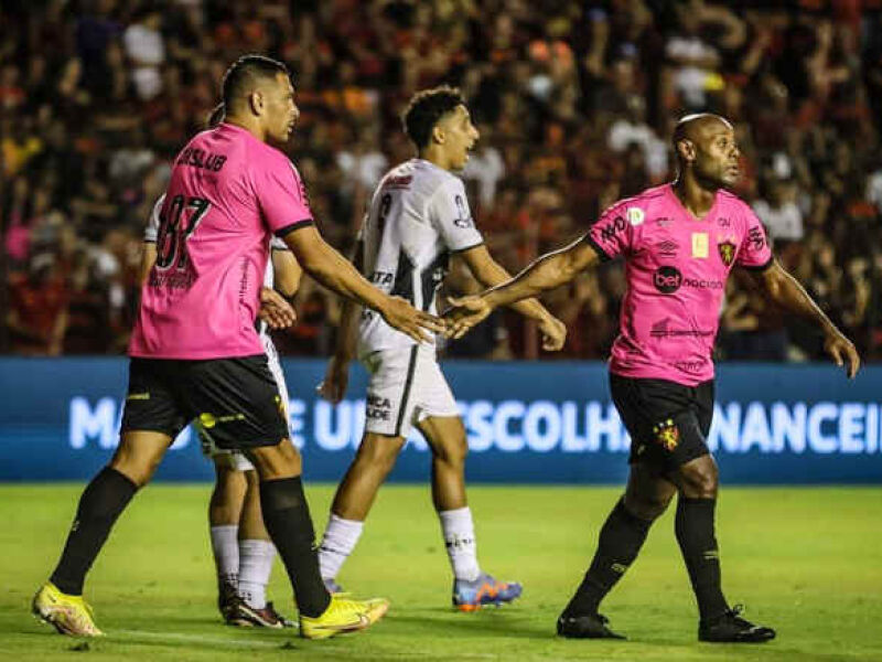 Em jogo de tempos distintos, Sport vê Ponte abrir vantagem, mas