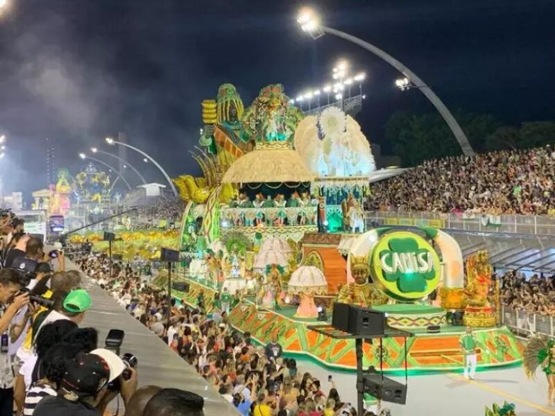 Carnaval de SP 2024 1º dia de desfiles homenageia de Adriano Imperador