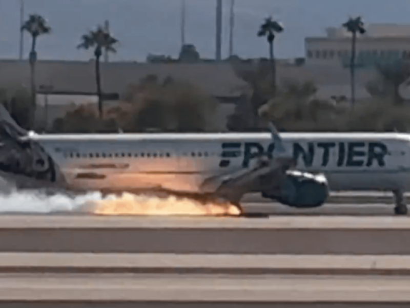 The plane caught fire during an emergency landing in Las Vegas (USA).