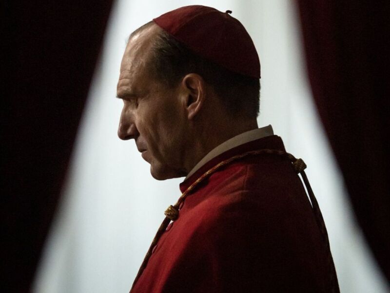  conclave filme encena disputa entre cardeais ap s morte de um papa