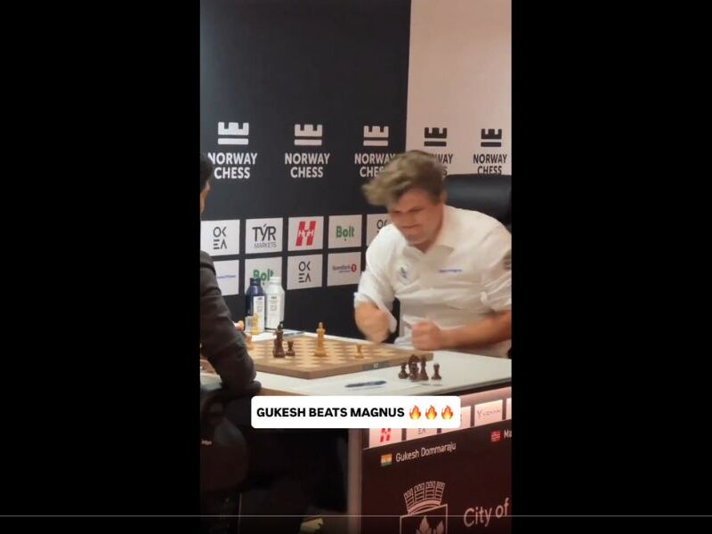 Xadrez: fenômeno de 19 anos vence Magnus Carlsen, que se irrita e soca a mesa; assista