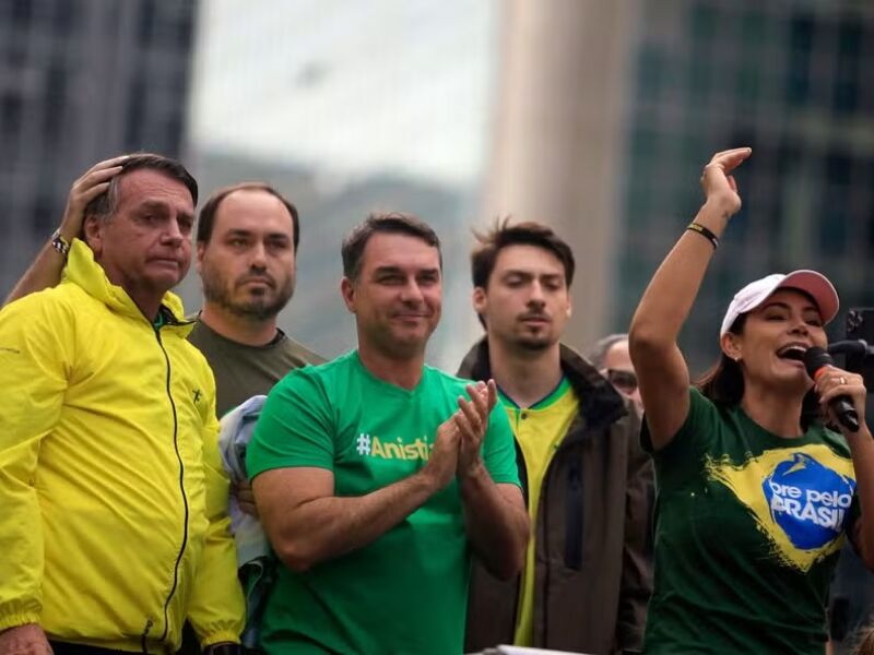 PL discute estratégias após prisão de Bolsonaro em reunião com Michelle, Flávio, Carlos e Jair Renan - Folha PE