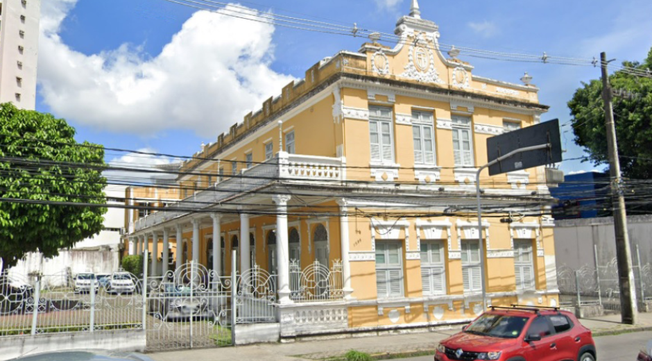 É tarde para aprender uma segunda língua? Motivação e dedicação são decisivas no processo