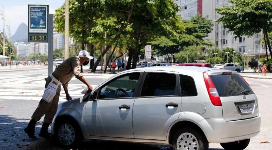 Multa com carro parado? Sim, é possível