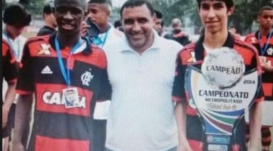 Meia do Santa Cruz relembra parceria com Vini Jr. e dispara contra Bola de Ouro: "Foge do futebol"