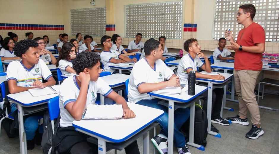 Plenário da Alepe aprova projeto de aquisição de tênis para estudantes da rede estadual