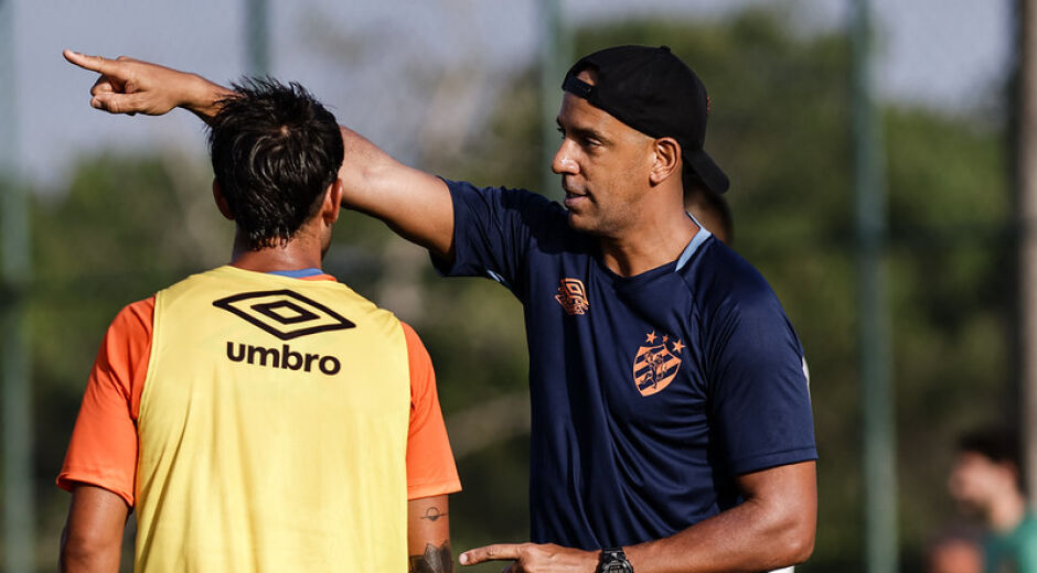 De olho no Central, Sport treina com ausências, novidade e jovens do sub-20