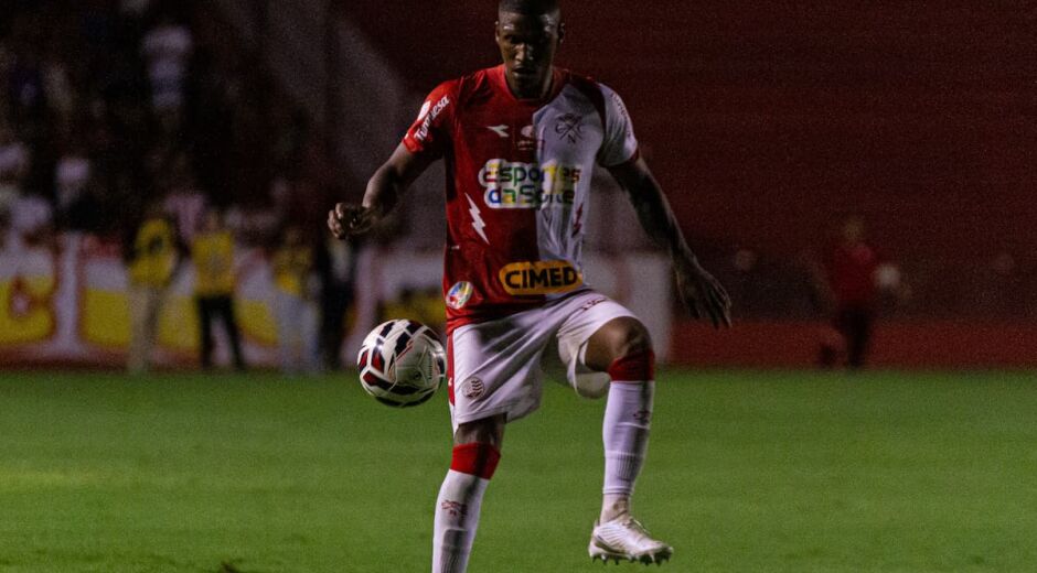 Náutico: volante Igor Pereira elogia postura do time dentro de campo com novo treinador