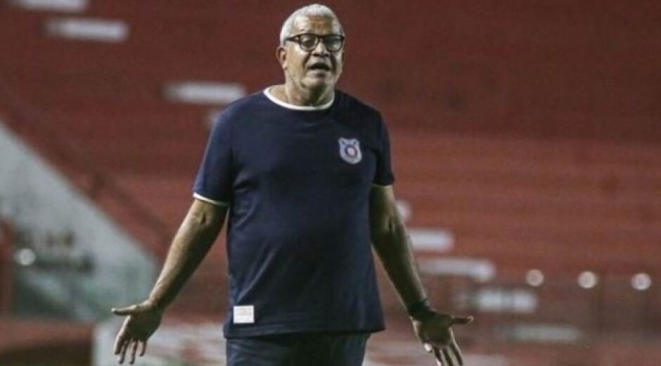 Após derrota contra o CSA, Hélio dos Anjos ressalta falta de competitividade do Náutico