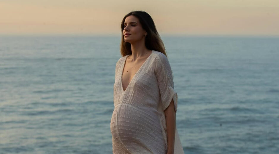 Grávida, Camila Queiroz surge radiante em novos cliques: 'Extraordinário'