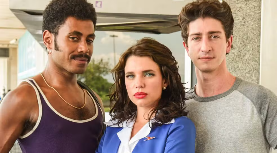 “Máscaras de Oxigênio Não Cairão Automaticamente" expõe um Brasil sufocado pelo silêncio da AIDS