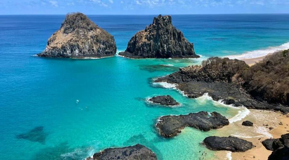 Fernando de Noronha celebra a chegada de 2026 com festas icônicas e ocupação hoteleira de quase 90%