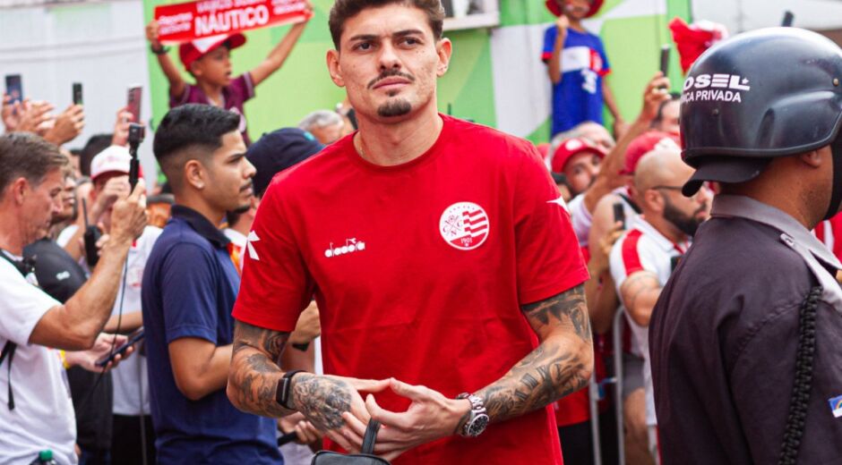 Com interesse na permanência de Carlinhos, Náutico foca na manutenção da base titular para 2026