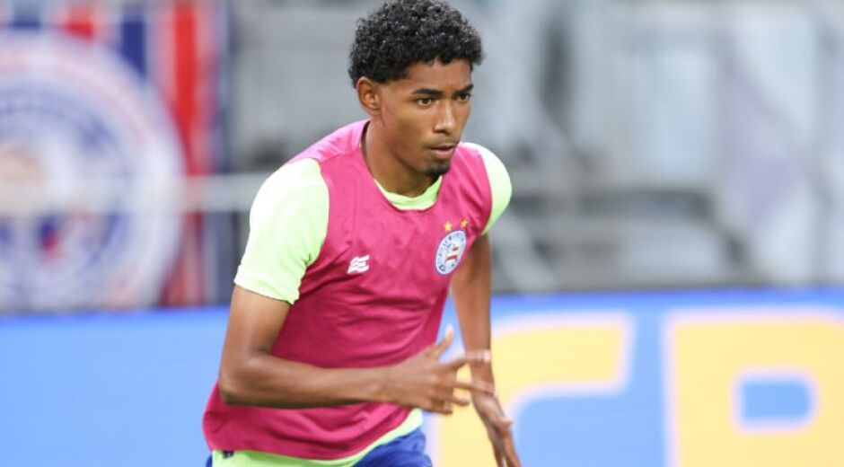 Santa Cruz anuncia atacante Vitinho, revelado pelo Bahia