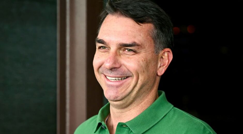 Flávio Bolsonaro participa de almoço com 40 empresários em meio a resistências da Faria Lima