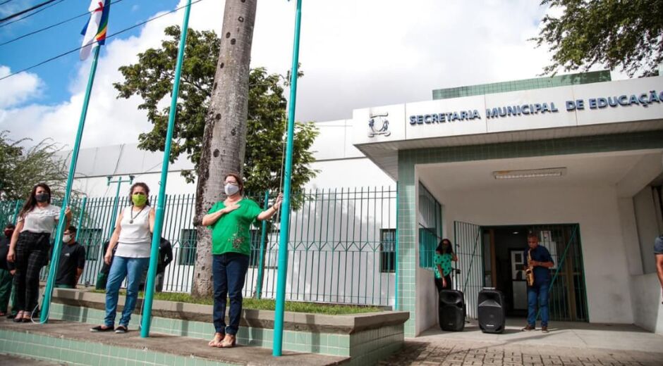 Cabo de Santo Agostinho abre seleção com 608 vagas para professores e salários de até R$ 3,2 mil