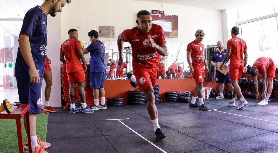 Náutico inicia pré-temporada com 20 atletas na reapresentação 