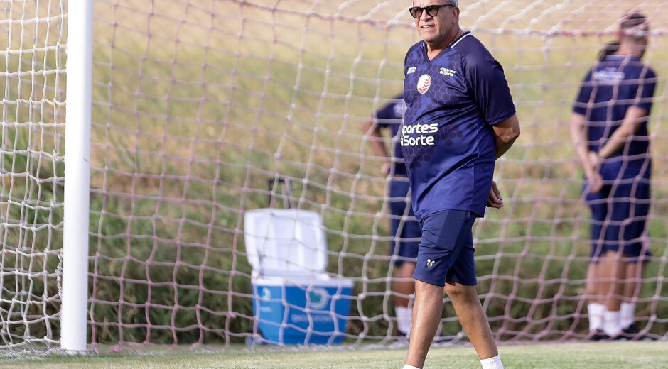 Hélio reforça foco do Náutico em buscar título do Pernambucano