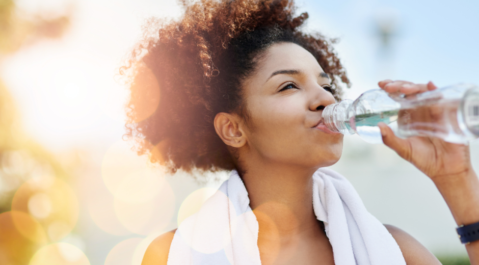 Hidratação no calor intenso: por que beber água corretamente protege seu corpo e sua mente