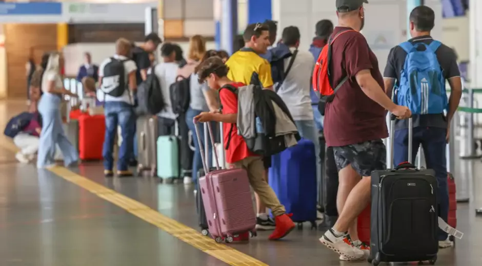 Pilotos e comissários podem entrar em greve a partir de 1&ordm; de janeiro