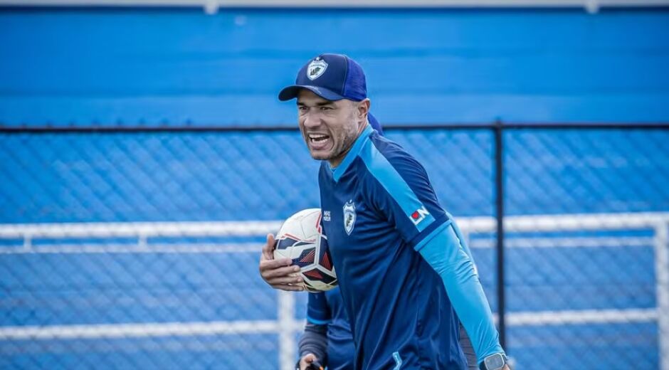 Sport oficializa contratação do técnico Roger Silva