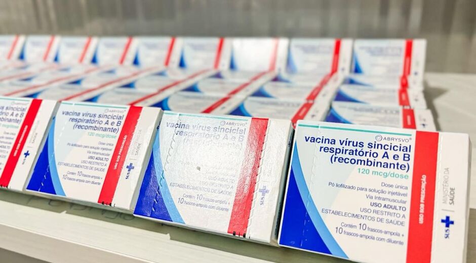 Pernambuco recebe primeira remessa de vacina contra vírus sincicial respiratório para gestantes